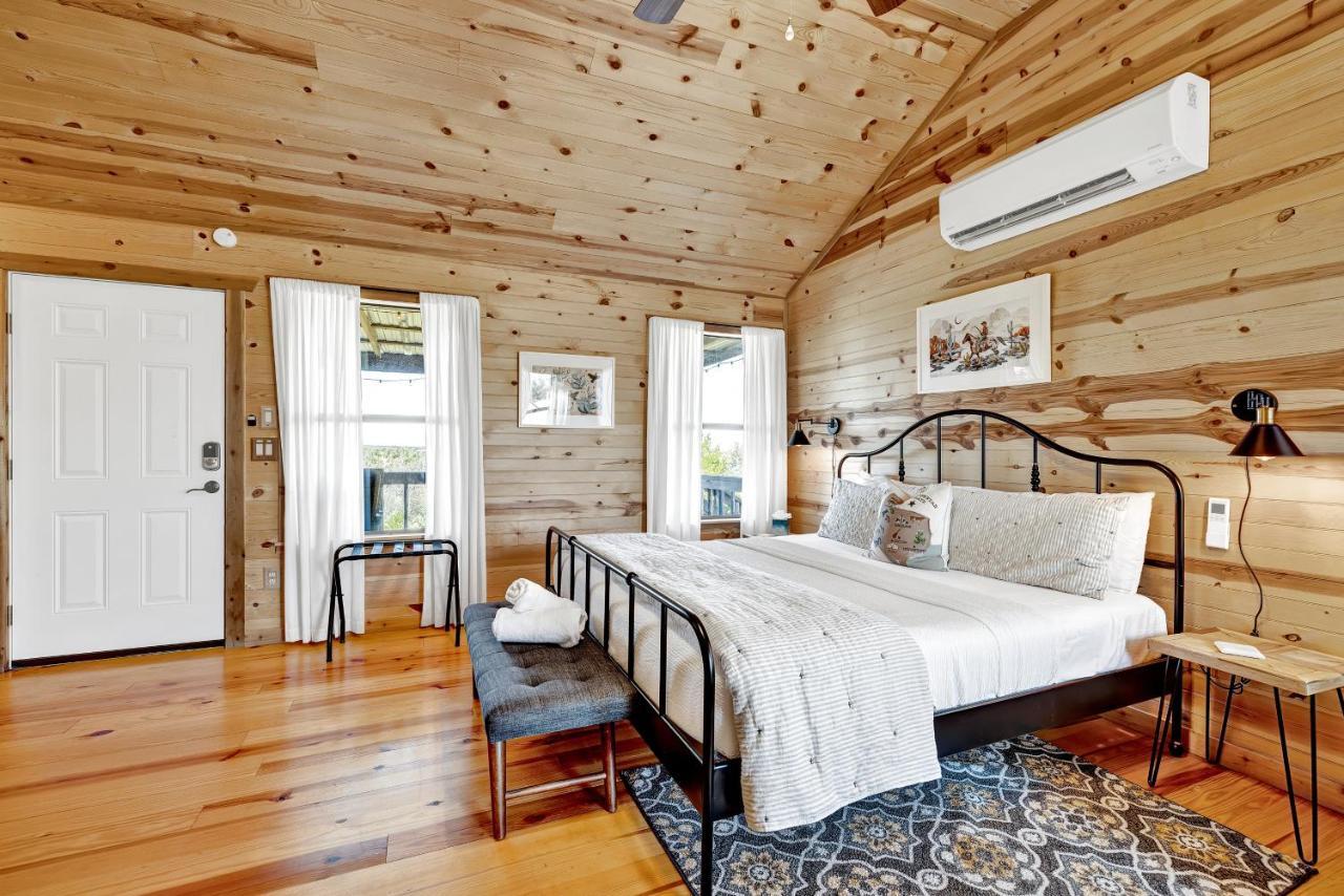 Rocky Ridge Cedar Cabin With Hot Tub & Amazing Views Crabapple Kültér fotó