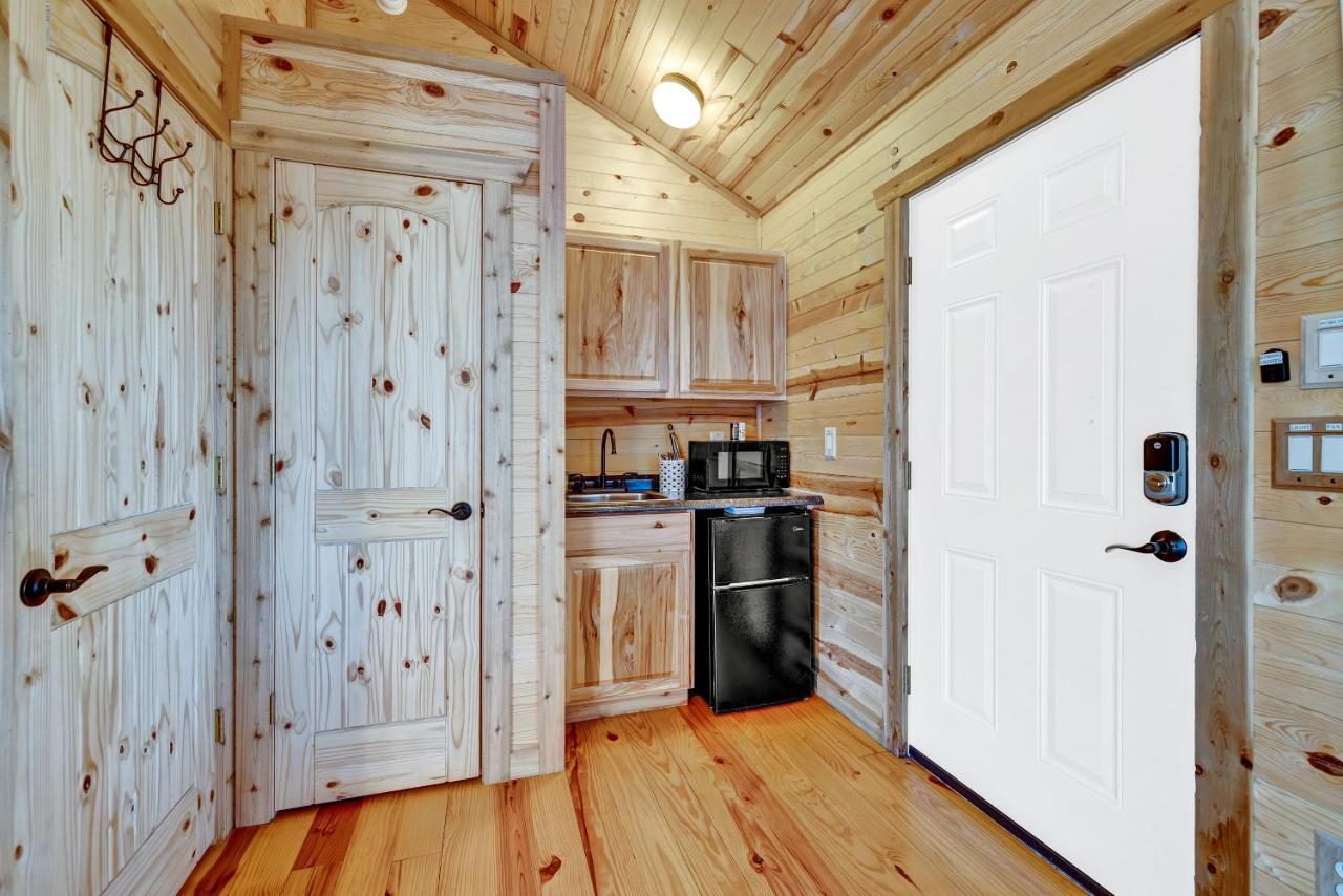 Rocky Ridge Cedar Cabin With Hot Tub & Amazing Views Crabapple Kültér fotó