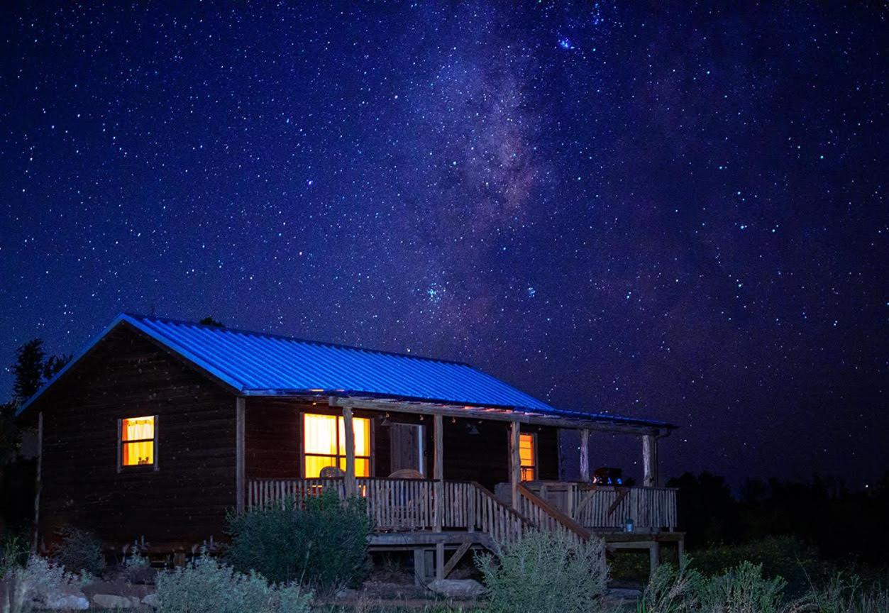 Rocky Ridge Cedar Cabin With Hot Tub & Amazing Views Crabapple Kültér fotó